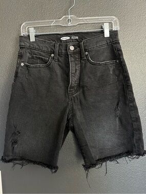 Old Navy Sky-Hi Extra High Rise Black Distressed Denim Shorts
Size 4